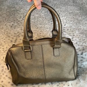 Closet clean out! Authentic Calvin Klein good metallic handbag